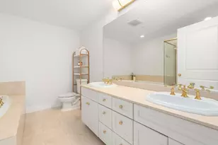 630 Hammond St, Brookline, MA 02467 - Photo 14