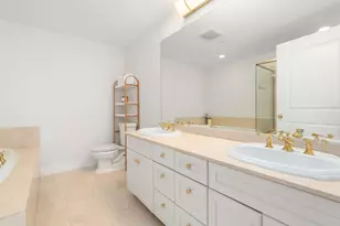 630 Hammond St, Brookline, MA 02467 - Photo 14