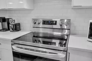 60 Cross St E, Somerville, MA 02145 - Photo 10
