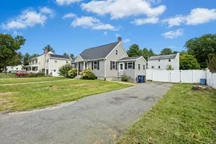 38 Oakdale Rd, Wilmington, MA 01887 - Photo 2
