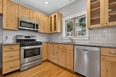 22 Berkeley St #B, Reading, MA 01867 - Photo 4