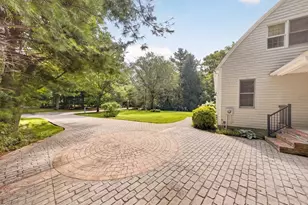 32 Slades Farm Ln, Dartmouth, MA 02748 - Photo 4
