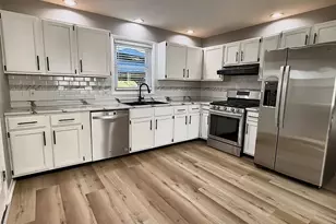 5 Timber Ln, Holyoke, MA 01040 - Photo 1