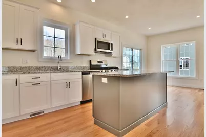23D Crownshield #23D, Uxbridge, MA 01569 - Photo 2
