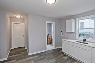 12 School St, Holyoke, MA 01040 - Photo 4