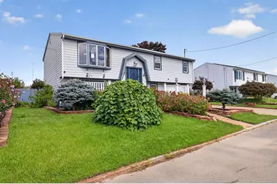 202 Oman St, Fall River, MA 02721 - Photo 2