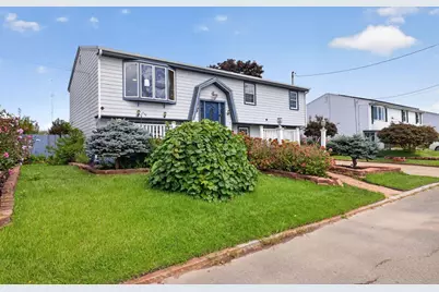 202 Oman St, Fall River, MA 02721 - Photo 2