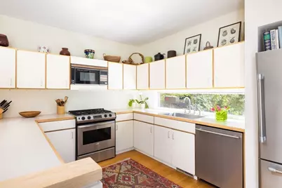 185 Warren Street, Brookline, MA 02445 - Photo 8
