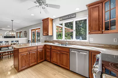 28 Ashley Cir, Easthampton, MA 01027 - Photo 4