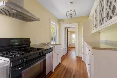 984 Chestnut St #2, Newton, MA 02464 - Photo 2