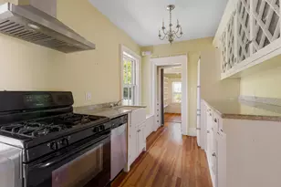 984 Chestnut St, Newton, MA 02464 - Photo 2