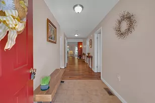 36 Betsy Ross Cir, Sturbridge, MA 01566 - Photo 2