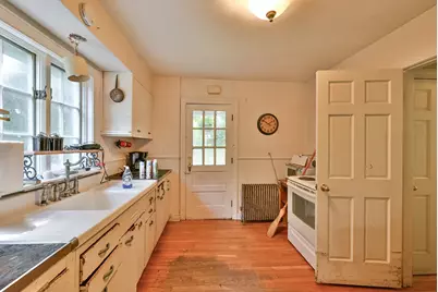 1278 Pleasant St, Worcester, MA 01602 - Photo 18