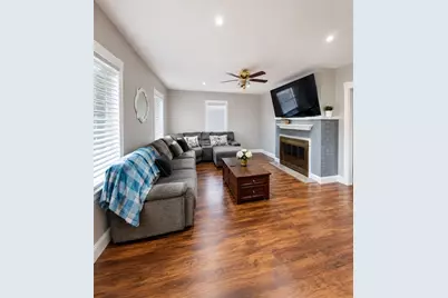 61 Austin St, Chicopee, MA 01013 - Photo 2