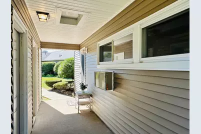 162 Horseshoe Dr #162, Chicopee, MA 01022 - Photo 2