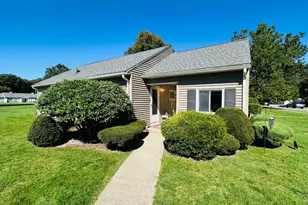 162 Horseshoe Dr, Chicopee, MA 01022 - Photo 1