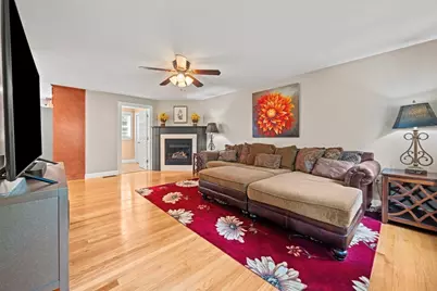 11 Village Ln, Haverhill, MA 01832 - Photo 8