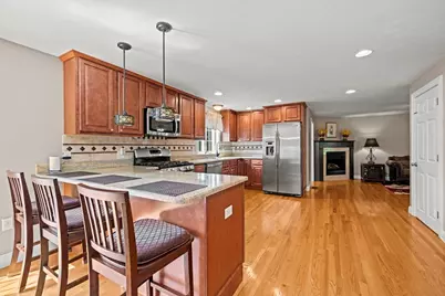 11 Village Ln, Haverhill, MA 01832 - Photo 4