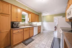 209 Green St, Gardner, MA 01440 - Photo 12