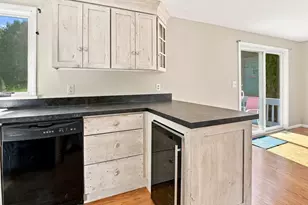 679 A Burncoat St, Worcester, MA 01606 - Photo 12