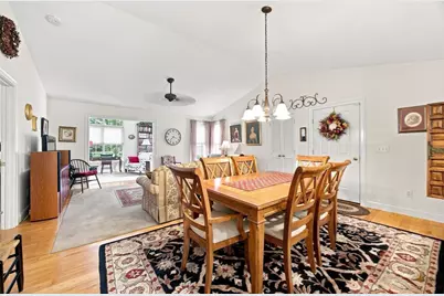 9 Parc Place #2, Southampton, MA 01073 - Photo 8
