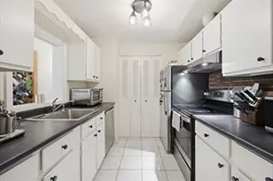 46 Greentree Ln, Weymouth, MA 02190 - Photo 2