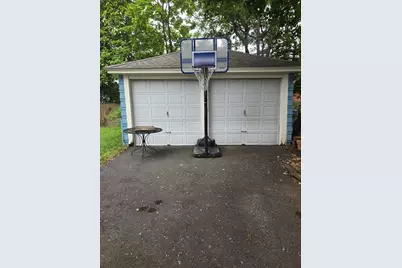 81 Lyndale St, Springfield, MA 01108 - Photo 8