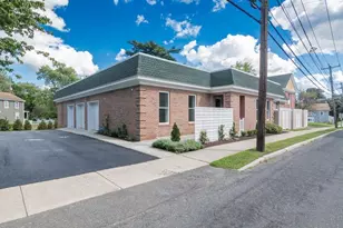 27 Bardwell St, South Hadley, MA 01075 - Photo 2
