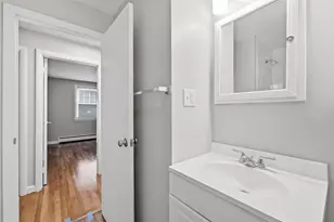 52 Navajo Rd, Springfield, MA 01109 - Photo 10