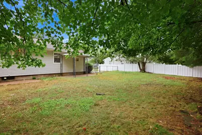52 Navajo Rd, Springfield, MA 01109 - Photo 4