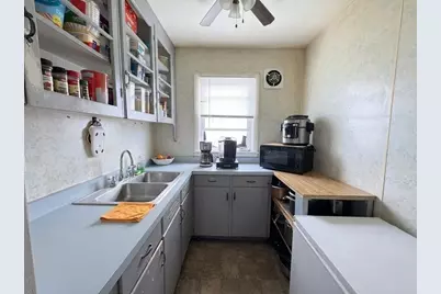 66 Whitman St, New Bedford, MA 02745 - Photo 8