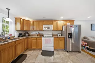 26 Vine St, Milford, MA 01757 - Photo 10