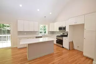 2 Clarendon Cir, Holbrook, MA 02343 - Photo 6