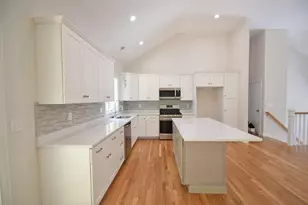 2 Clarendon Cir, Holbrook, MA 02343 - Photo 8