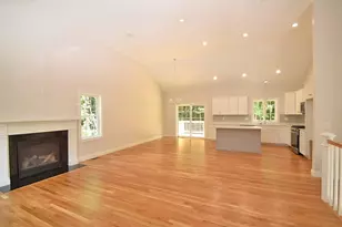 2 Clarendon Cir, Holbrook, MA 02343 - Photo 4