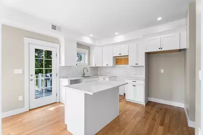 32 Valmor St, Worcester, MA 01604 - Photo 12