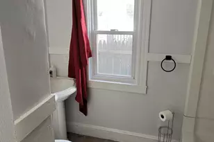 46 Emily St, Springfield, MA 01109 - Photo 10