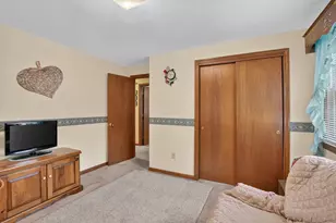 1025 Cherokee St, New Bedford, MA 02745 - Photo 20