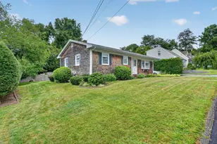 1025 Cherokee St, New Bedford, MA 02745 - Photo 2