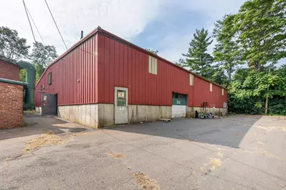 35 Lower Grape St, Chicopee, MA 01020 - Photo 34