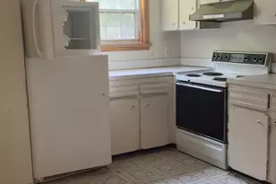 180 Main St, Bridgewater, MA 02324 - Photo 4