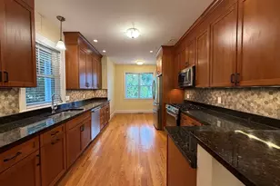 38 Courtyard Pl, Lexington, MA 02420 - Photo 4