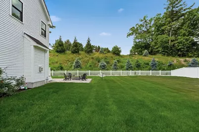 1 Lincoln Ct, Medfield, MA 02052 - Photo 4