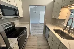 32 Maple Crest Cir, Holyoke, MA 01040 - Photo 2