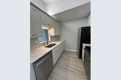 32 Maple Crest Cir #I, Holyoke, MA 01040 - Photo 6