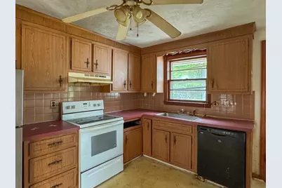 62 Carlisle St, Brockton, MA 02302 - Photo 6