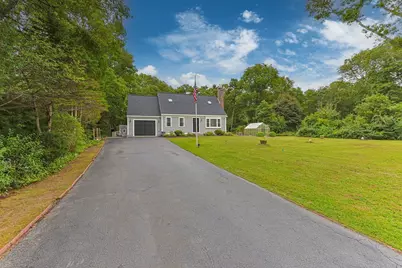 34 Commodore Ln, Barnstable, MA 02648 - Photo 2