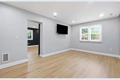 25 Shopping Ct, Agawam, MA 01101 - Photo 18