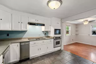 11 Munroe Dr, Plainville, MA 02762 - Photo 4