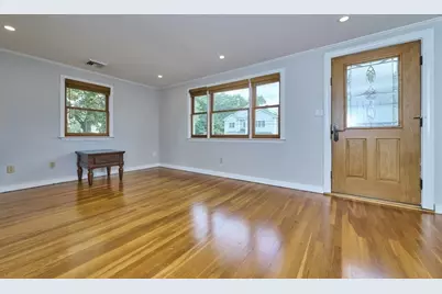 13 Forbes Ave, Burlington, MA 01803 - Photo 4